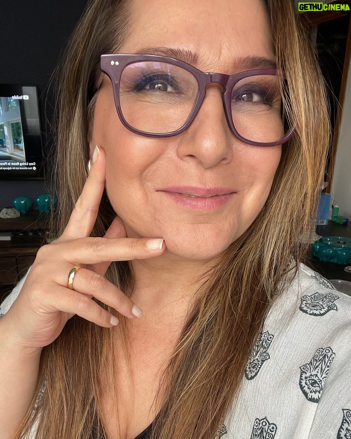 Gülhan Tekin - 2K Likes - Gözlüklü 🤓💜