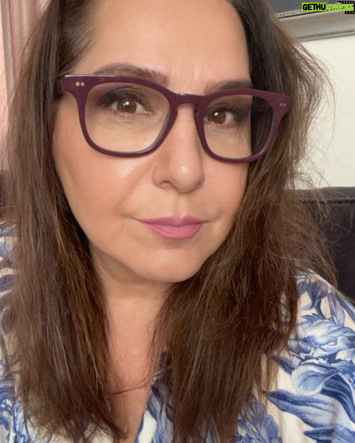 Gülhan Tekin - 2K Likes - Gözlüklü 🤓💜