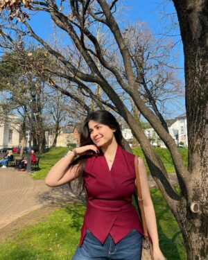 Gunjan Kunwar Instagram - 🌺🌹🌺

Comment PP for outfit Link 🔗 

Top- @evierose.in 
Jeans- @offduty.india 
Bag- @guess 

#newpost #showsomelove #gunjankunwar #spring #blossom #instagram #instagrammers #likeforlikes #unitedkingdom #pahadi #summerfashion #summerfeeling #candid #swipeleft #sunshine #instamood #instamusic #instafashion #instamoment #blush #cardiff #wales #casualoutfits #collegediaries #goodvibes #red #natureatitsfinest #sunshine #instapost #instapic #gk