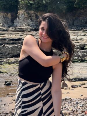 Gunjan Kunwar Instagram - Aye udi udi😙 🏖️ 🐚🌷

📸- @_val.n005__ 

#newpost #showsomelove #gunjankunwar #beach #barryisland #unitedkingdom #pahadi #beachbody #stripes #instagram #instagrammers #likeforlikes #followforfollow #fyp #trending #explore #sunset #beachwear
