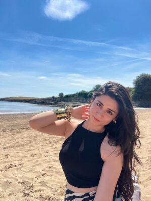 Gunjan Kunwar Instagram - Aye udi udi😙 🏖️ 🐚🌷

📸- @_val.n005__ 

#newpost #showsomelove #gunjankunwar #beach #barryisland #unitedkingdom #pahadi #beachbody #stripes #instagram #instagrammers #likeforlikes #followforfollow #fyp #trending #explore #sunset #beachwear