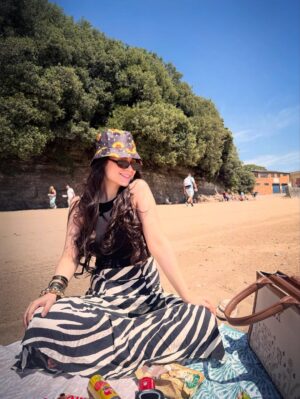 Gunjan Kunwar Instagram - Aye udi udi😙 🏖️ 🐚🌷

📸- @_val.n005__ 

#newpost #showsomelove #gunjankunwar #beach #barryisland #unitedkingdom #pahadi #beachbody #stripes #instagram #instagrammers #likeforlikes #followforfollow #fyp #trending #explore #sunset #beachwear