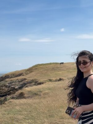Gunjan Kunwar Instagram - Aye udi udi😙 🏖️ 🐚🌷
📸- @_val.n005__
#newpost #showsomelove #gunjankunwar #beach #barryisland #unitedkingdom #pahadi #beachbody #stripes #instagram #instagrammers #likeforlikes #followforfollow #fyp #trending #explore #sunset #beachwear