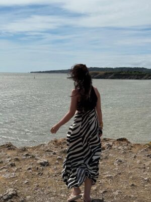 Gunjan Kunwar Instagram - Aye udi udi😙 🏖️ 🐚🌷
📸- @_val.n005__
#newpost #showsomelove #gunjankunwar #beach #barryisland #unitedkingdom #pahadi #beachbody #stripes #instagram #instagrammers #likeforlikes #followforfollow #fyp #trending #explore #sunset #beachwear