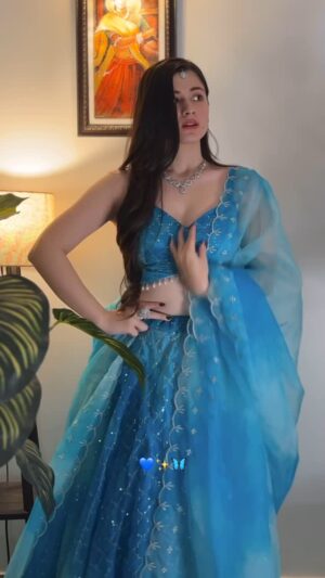 Gunjan Kunwar Instagram - PoV- if Jasmine was an Indian 👀🦋
Outfit- @theklothingyard
#reels #explore #weddingoutfits #lehenga #jasmine #pahadi #gunjankunwar #foryou #trending #indianattire #bluelehenga #fashion #fyp #reelsinstagram #outfits #traditional