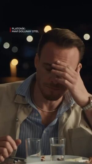 Gupse Özay Instagram - En duygusal ve etkileyici interaktif aşk şiirleri Platonik Mavi Dolunay Otel'de... @netflixturkiye