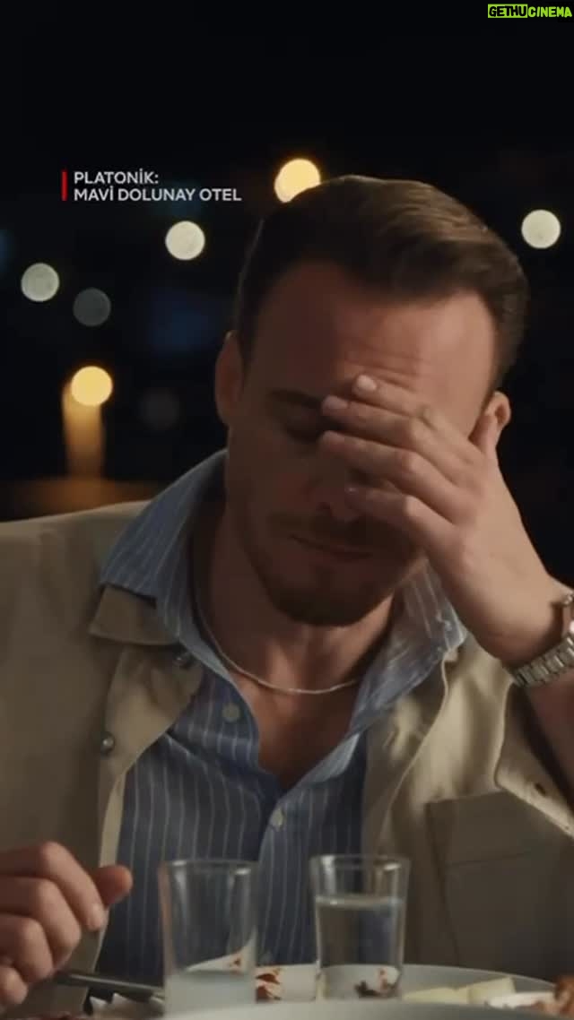 Gupse Özay - 152.9K Likes - En duygusal ve etkileyici interaktif aşk şiirleri Platonik Mavi Dolunay Otel'de... @netflixturkiye