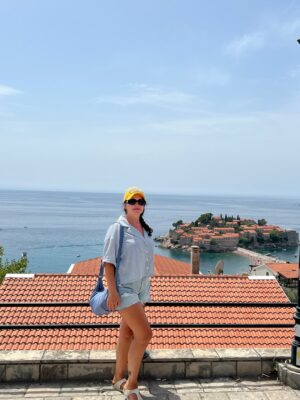 Güzin Alkan Instagram - Karadağ dump -2-💖 
#karadağ #montenegro #podgorica #budva #budvamontenegro #budvaoldtown #budvaoldcity #budva #dancingirl #oldcity #svetistefan #svetistefanisland #svetistefanmontenegro #svetistefanmontenegro❤️🔝🇲🇪☀️🏖🏰 #svetistefanbeach #tivat #portomontenegro #perast #perastmontenegro #kotor #kotoroldtwn #kotorclocktower #petrovac #petrovacmontenegro #ferry #adriyaticsea #beach #montenegro #summer #summertime #july ……💖😎😎🤍
#dump duuuuuuummmmmpppppp