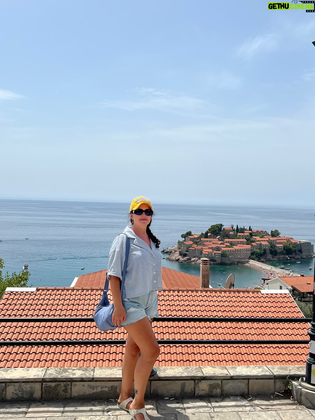 Güzin Alkan - 1.9K Likes - Karadağ dump -2-💖 
#karadağ #montenegro #podgorica #budva #budvamontenegro #budvaoldtown #budvaoldcity #budva #dancingirl #oldcity #svetistefan #svetistefanisland #svetistefanmontenegro #svetistefanmontenegro❤️🔝🇲🇪☀️🏖🏰 #svetistefanbeach #tivat #portomontenegro #perast #perastmontenegro #kotor #kotoroldtwn #kotorclocktower #petrovac #petrovacmontenegro #ferry #adriyaticsea #beach #montenegro #summer #summertime #july ……💖😎😎🤍
#dump duuuuuuummmmmpppppp