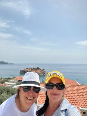 Güzin Alkan Instagram - Karadağ dump -2-💖 
#karadağ #montenegro #podgorica #budva #budvamontenegro #budvaoldtown #budvaoldcity #budva #dancingirl #oldcity #svetistefan #svetistefanisland #svetistefanmontenegro #svetistefanmontenegro❤️🔝🇲🇪☀️🏖🏰 #svetistefanbeach #tivat #portomontenegro #perast #perastmontenegro #kotor #kotoroldtwn #kotorclocktower #petrovac #petrovacmontenegro #ferry #adriyaticsea #beach #montenegro #summer #summertime #july ……💖😎😎🤍
#dump duuuuuuummmmmpppppp