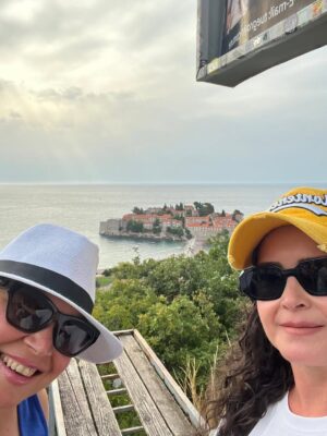 Güzin Alkan Instagram - Karadağ dump -2-💖 
#karadağ #montenegro #podgorica #budva #budvamontenegro #budvaoldtown #budvaoldcity #budva #dancingirl #oldcity #svetistefan #svetistefanisland #svetistefanmontenegro #svetistefanmontenegro❤️🔝🇲🇪☀️🏖🏰 #svetistefanbeach #tivat #portomontenegro #perast #perastmontenegro #kotor #kotoroldtwn #kotorclocktower #petrovac #petrovacmontenegro #ferry #adriyaticsea #beach #montenegro #summer #summertime #july ……💖😎😎🤍
#dump duuuuuuummmmmpppppp
