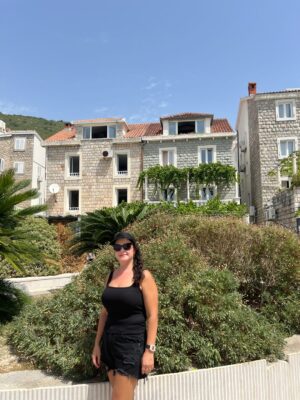 Güzin Alkan Instagram - Karadağ dump -2-💖 
#karadağ #montenegro #podgorica #budva #budvamontenegro #budvaoldtown #budvaoldcity #budva #dancingirl #oldcity #svetistefan #svetistefanisland #svetistefanmontenegro #svetistefanmontenegro❤️🔝🇲🇪☀️🏖🏰 #svetistefanbeach #tivat #portomontenegro #perast #perastmontenegro #kotor #kotoroldtwn #kotorclocktower #petrovac #petrovacmontenegro #ferry #adriyaticsea #beach #montenegro #summer #summertime #july ……💖😎😎🤍
#dump duuuuuuummmmmpppppp