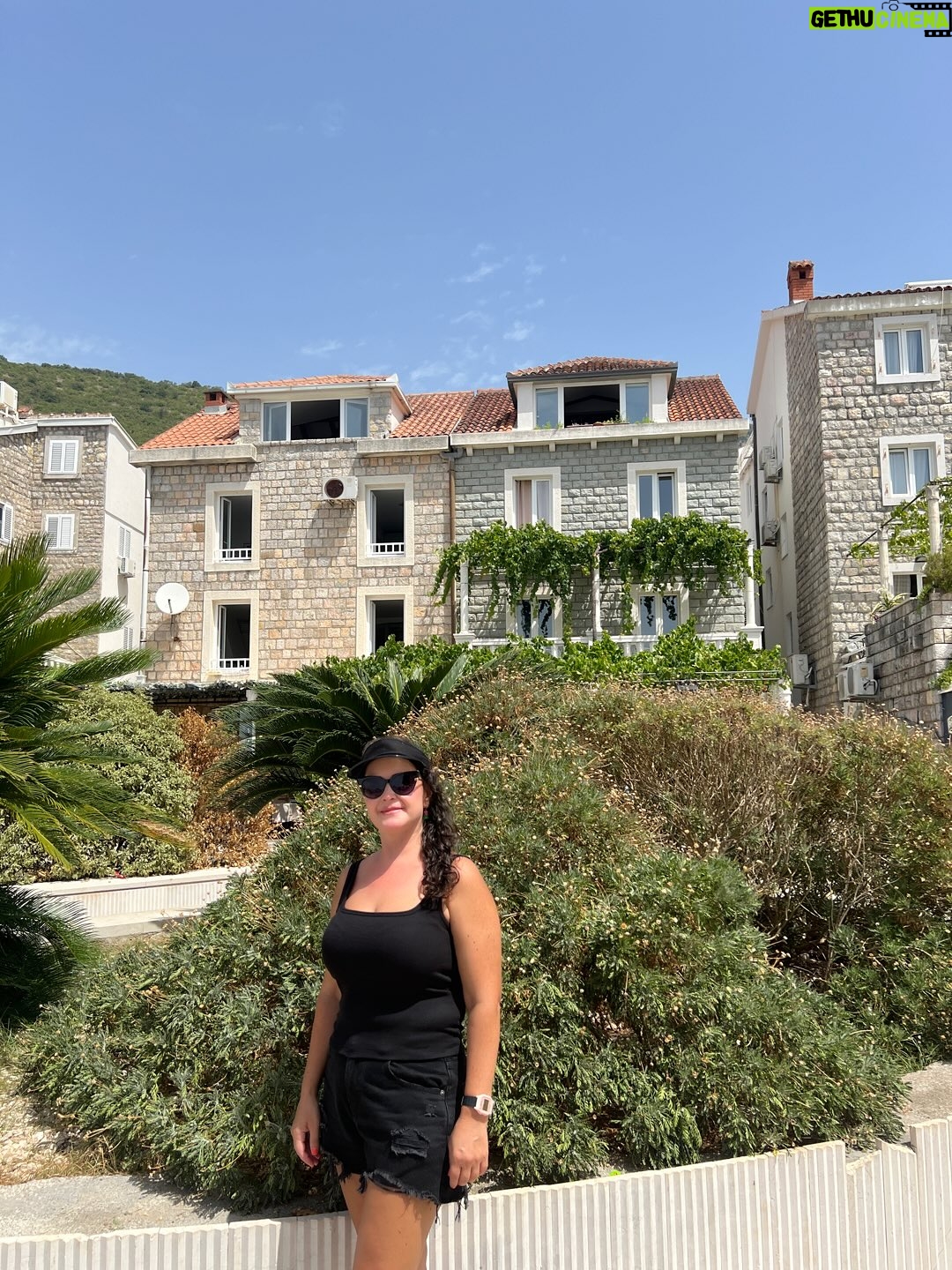 Güzin Alkan - 1.9K Likes - Karadağ dump -2-💖 
#karadağ #montenegro #podgorica #budva #budvamontenegro #budvaoldtown #budvaoldcity #budva #dancingirl #oldcity #svetistefan #svetistefanisland #svetistefanmontenegro #svetistefanmontenegro❤️🔝🇲🇪☀️🏖🏰 #svetistefanbeach #tivat #portomontenegro #perast #perastmontenegro #kotor #kotoroldtwn #kotorclocktower #petrovac #petrovacmontenegro #ferry #adriyaticsea #beach #montenegro #summer #summertime #july ……💖😎😎🤍
#dump duuuuuuummmmmpppppp