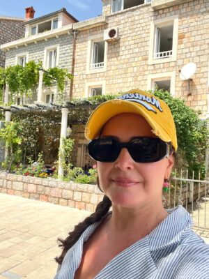 Güzin Alkan Instagram - Karadağ dump -2-💖 
#karadağ #montenegro #podgorica #budva #budvamontenegro #budvaoldtown #budvaoldcity #budva #dancingirl #oldcity #svetistefan #svetistefanisland #svetistefanmontenegro #svetistefanmontenegro❤️🔝🇲🇪☀️🏖🏰 #svetistefanbeach #tivat #portomontenegro #perast #perastmontenegro #kotor #kotoroldtwn #kotorclocktower #petrovac #petrovacmontenegro #ferry #adriyaticsea #beach #montenegro #summer #summertime #july ……💖😎😎🤍
#dump duuuuuuummmmmpppppp