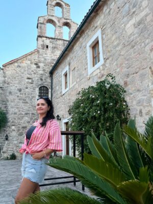 Güzin Alkan Instagram - Karadağ dump -2-💖 
#karadağ #montenegro #podgorica #budva #budvamontenegro #budvaoldtown #budvaoldcity #budva #dancingirl #oldcity #svetistefan #svetistefanisland #svetistefanmontenegro #svetistefanmontenegro❤️🔝🇲🇪☀️🏖🏰 #svetistefanbeach #tivat #portomontenegro #perast #perastmontenegro #kotor #kotoroldtwn #kotorclocktower #petrovac #petrovacmontenegro #ferry #adriyaticsea #beach #montenegro #summer #summertime #july ……💖😎😎🤍
#dump duuuuuuummmmmpppppp