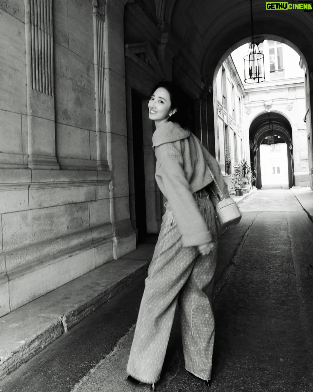 Gwei Lun-mei - 8K Likes - Arrived Paris for the CHANEL Spring-Summer 2026 Show!!! I am so looking forward to it!!! 

#CHANELSpringSummer 
@chanelofficial