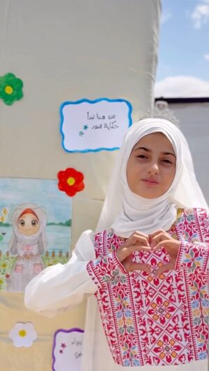 Haala Shiha Instagram - اليوم ارتديت حجابي… وبدأت رحلتي الأجمل نحو النور✨🧕🏼
خطوة بثوب العفة… تاج على رأسي وضياء في قلبي🧕🏼✨💫👑
.
.
.
.
.
.
.
.
.
.
.
#حجاب #عفة #تاج #سترة #توفيق #هداية #طاعة #رضى #جويرية_عدوان #juwayriya208