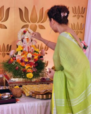 Hamsa Nandini Instagram - ✨🙏 On this Ganesh Chaturthi, I bow to the unstoppable force of Lord Ganesha — the remover of obstacles, the giver of wisdom, the healer of hearts. Through my darkest battles, Bappa’s energy lit my path, reminding me that faith is the greatest strength of all. Today, I celebrate not just the festival, but the divine power that healed me, rebuilt me, and made me fearless.

🌺 Ganapati Bappa Morya! 🌺

@hungrycatkitchen you guys do it the best! 
.
#swanstories