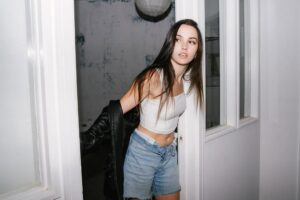 Hannah Cheramy Instagram - Jorts szn
📸: @its_sam_coyle