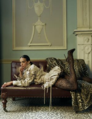 Hannah John-Kamen Instagram - @homehouselondon 
photography. @annienoble__
fashion. @harrietnicolsonstylist @stellacreativeartists
talent. @hannahjohnkamen
casting. @eflemingcasting
hair. @naradkutowaroo @carolhayesmanagement using @unite_hair
make up. @mariaasadimakeup   @roopa.makeupartist
@unite_hair_uk
set design. @potlinsun
lighting tech. @harrietturney
digi op. @guygunstone
retouch. @karaskevich.retoucher
production. @claralarosa
fashion assistant. @stellsdickson
location. @homehouselondon
interview. @rheathehuman @schonmagazine
