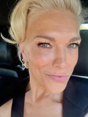 Hannah Waddingham Instagram - And also for full transparency because that’s just how I like to roll…. thank you to @shanecooperskin and @natachabonjout @bonjoutbeauty for ALWAYS stepping in when my skin is tiiiiiiired and needs nurturing and rehydrating like a biatch! 😂🙈🛫🛬🛫🛬!! Generous,kind artists and just truly effective,great products. Thank you guys. Xx