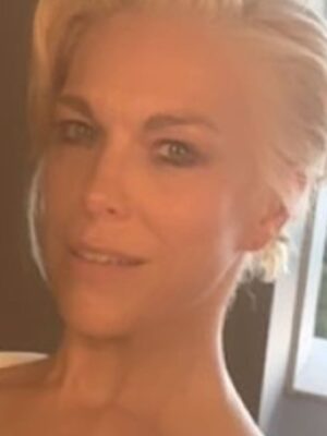 Hannah Waddingham Instagram - And also for full transparency because that’s just how I like to roll…. thank you to @shanecooperskin and @natachabonjout @bonjoutbeauty for ALWAYS stepping in when my skin is tiiiiiiired and needs nurturing and rehydrating like a biatch! 😂🙈🛫🛬🛫🛬!! Generous,kind artists and just truly effective,great products. Thank you guys. Xx