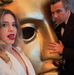 Harriet Dyer Instagram - Baftas innit 🇬🇧
Thank you @ralphlauren for the suits 
@pennylovellstylist for the styling 
@yokolondonpearls jewels
@rebeccavallance party dress
@cbstvstudios for making it happen 
@bafta for having us (back)
@lancomeofficial and @schwarzkopfpro for the glam
@todiscon for the vibe 
And to my mum and dad for the babysitting.
Colin season 2 was celebrated in the Best International tv show category. Congrats to all the noms, winners and v cute losers x x