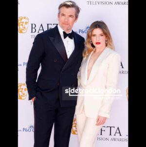 Harriet Dyer Instagram - Baftas innit 🇬🇧
Thank you @ralphlauren for the suits 
@pennylovellstylist for the styling 
@yokolondonpearls jewels
@rebeccavallance party dress
@cbstvstudios for making it happen 
@bafta for having us (back)
@lancomeofficial and @schwarzkopfpro for the glam
@todiscon for the vibe 
And to my mum and dad for the babysitting.
Colin season 2 was celebrated in the Best International tv show category. Congrats to all the noms, winners and v cute losers x x