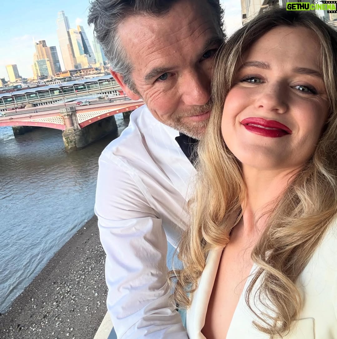 Harriet Dyer - 8.7K Likes - Baftas innit 🇬🇧
Thank you @ralphlauren for the suits 
@pennylovellstylist for the styling 
@yokolondonpearls jewels
@rebeccavallance party dress
@cbstvstudios for making it happen 
@bafta for having us (back)
@lancomeofficial and @schwarzkopfpro for the glam
@todiscon for the vibe 
And to my mum and dad for the babysitting.
Colin season 2 was celebrated in the Best International tv show category. Congrats to all the noms, winners and v cute losers x x