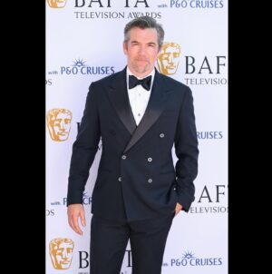 Harriet Dyer Instagram - Baftas innit 🇬🇧
Thank you @ralphlauren for the suits 
@pennylovellstylist for the styling 
@yokolondonpearls jewels
@rebeccavallance party dress
@cbstvstudios for making it happen 
@bafta for having us (back)
@lancomeofficial and @schwarzkopfpro for the glam
@todiscon for the vibe 
And to my mum and dad for the babysitting.
Colin season 2 was celebrated in the Best International tv show category. Congrats to all the noms, winners and v cute losers x x