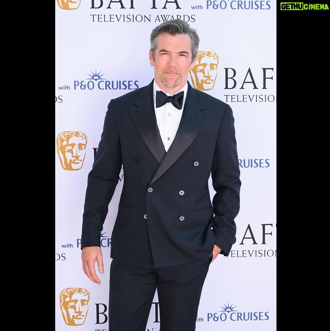 Harriet Dyer - 8.7K Likes - Baftas innit 🇬🇧
Thank you @ralphlauren for the suits 
@pennylovellstylist for the styling 
@yokolondonpearls jewels
@rebeccavallance party dress
@cbstvstudios for making it happen 
@bafta for having us (back)
@lancomeofficial and @schwarzkopfpro for the glam
@todiscon for the vibe 
And to my mum and dad for the babysitting.
Colin season 2 was celebrated in the Best International tv show category. Congrats to all the noms, winners and v cute losers x x