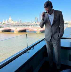 Harriet Dyer Instagram - Baftas innit 🇬🇧
Thank you @ralphlauren for the suits 
@pennylovellstylist for the styling 
@yokolondonpearls jewels
@rebeccavallance party dress
@cbstvstudios for making it happen 
@bafta for having us (back)
@lancomeofficial and @schwarzkopfpro for the glam
@todiscon for the vibe 
And to my mum and dad for the babysitting.
Colin season 2 was celebrated in the Best International tv show category. Congrats to all the noms, winners and v cute losers x x
