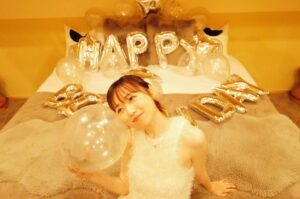 Haruka Fukuhara Instagram - .
先日27歳になりました⭐️
たくさんのお祝いメッセージありがとうございます！
応援してくださっている皆様のおかげで、今の自分があるので心から感謝致します！
これからも周りにいる、支えてくれている大切な人を大事にし、感謝を忘れずに過ごしていきたいです！
たくさん笑って自分らしく、トキメキを大切に、悔いのない一年を♡
新しいことにもどんどん挑戦しちゃお〜っと✨
27歳もどうぞよろしくお願い致します！

福原遥