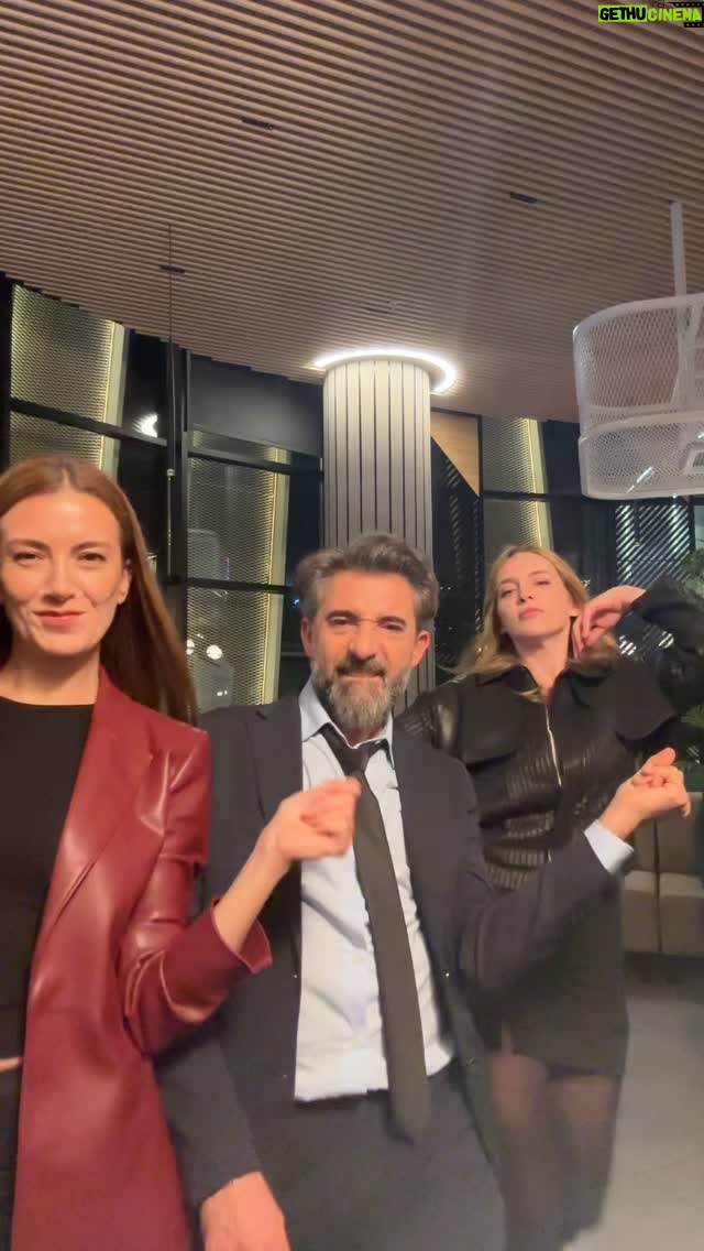 Hayal Köseoğlu - 85K Likes - Biz SLAYleyerek Salı gününe girdik! 🎉🥳 Sizi de bekliyoruz! Akşam görüşürüz! #Bahar @mfyapimtv @showtv @bahar.dizi