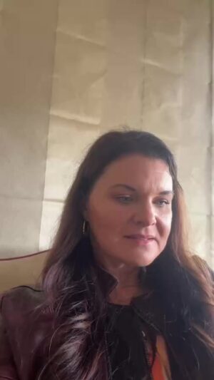 Heather Tom Instagram - Hi! I just did a live stream where we watched todays episode! Thank you everyone who joined and thanks for bearing with me during my technical challenges! 😂😂