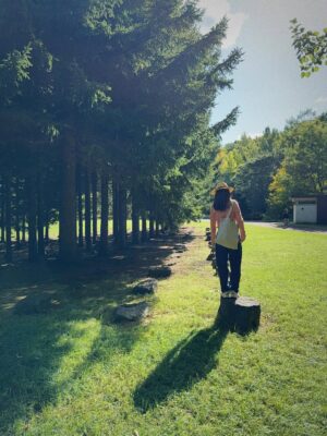 Hebe Tien Fu-chen Instagram - 🍂秋分

享受完這個夏天最後一隻冰淇淋，總覺得才告別了難忘的田調，秋分就來到。

秋天竟也過了一半，這些日子你們好嗎？

我一樣，
被大自然、瑜珈、旅行、家人朋友、美食美酒和蜜露珂娜滋養著，覺得充滿活力光采、幸福快樂。

季節更迭，持續補充蜜露珂娜，保持水潤不被秋燥煩擾。我們一起繼續好好保重自己喔！

#秋分
#時光飛逝
#蜜露珂娜
#光速小粉包
#留住水潤光澤

蜜露珂娜補充站👇🏽
https://swe02.com/7EWv3