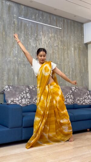 Heena Kumari Instagram - Sheron se jaake naina ladaayeš
Dc: @obey_takhe
#reels #reelitfeelit #reelkarofeelkaro #reelsinstagram #trending #viral #dancechallenge #dancersofinstagram
