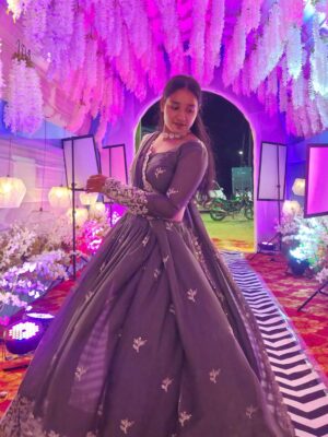 Heena Kumari Instagram - Grace in every twirl āØ
#outfit #explore