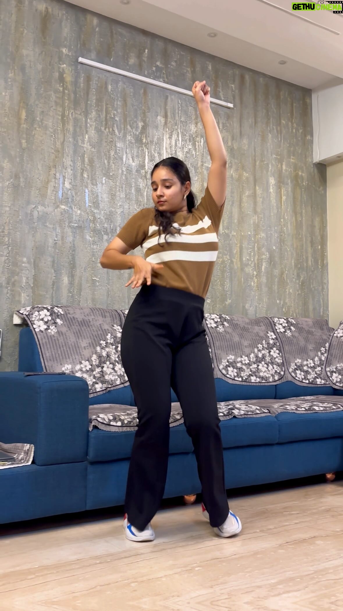 Heena Kumari - 0.9K Likes - Peelings😽

#trending #pushpa2 #peelings 

#reels #reelsinstagram #reelsvideo #reelitfeelit #reelkarofeelkaro #dance #dancechallenge #dancersofinstagram