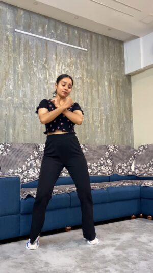 Heena Kumari Instagram - Did you notice something š¤
#borabora @apdhillon
#reels #reelsinstagram #reelitfeelit #reelkarofeelkaro #reelsvideo #dancechallenge #dancersofinstagram #trending #trendingreels