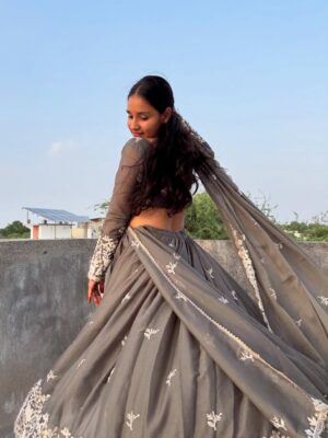 Heena Kumari Instagram - Grace in every twirl āØ
#outfit #explore