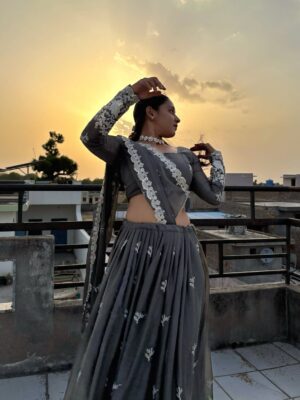 Heena Kumari Instagram - Grace in every twirl āØ
#outfit #explore