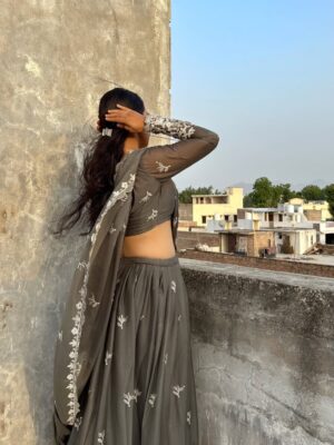 Heena Kumari Instagram - Grace in every twirl āØ
#outfit #explore