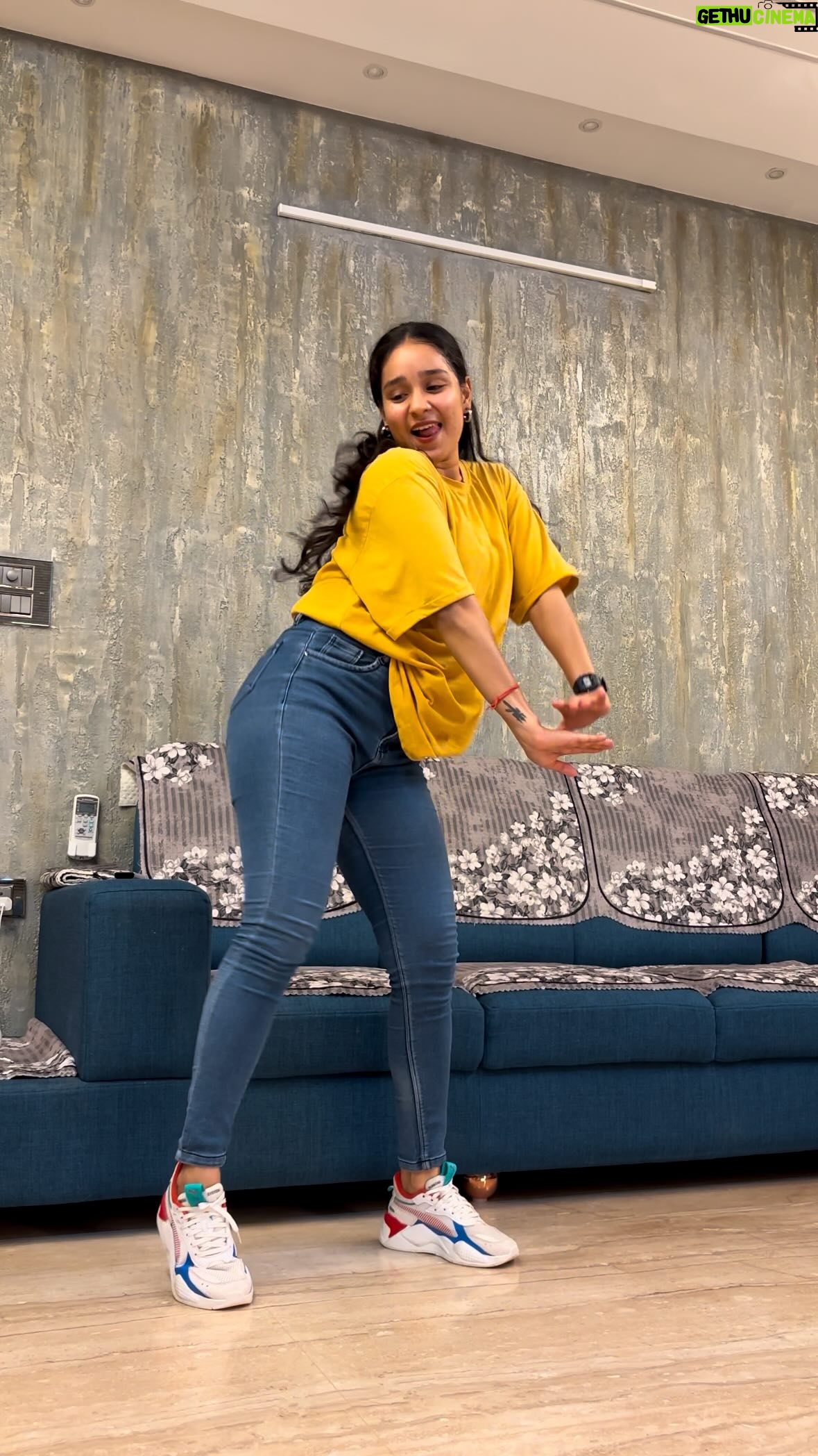 Heena Kumari - 19.7K Likes - Aao kabhi 🤫

#reels #reelsinstagram #reelitfeelit #reelkarofeelkaro #reelsvideo #trend #trending #viral #fyp #dance #dancechallenge