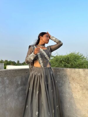 Heena Kumari Instagram - Grace in every twirl āØ
#outfit #explore