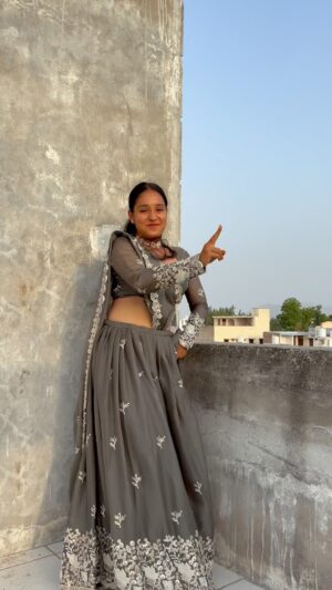 Heena Kumari Instagram - Aisi bhi kya sundar hu mai?š¤
Dc: @surinaseth @vridhiiiii
#reels #reelsinstagram #reelkarofeelkaro #reelitfeelit #reelsvideo #trending #viral #dancechallenge #dancersofinstagram