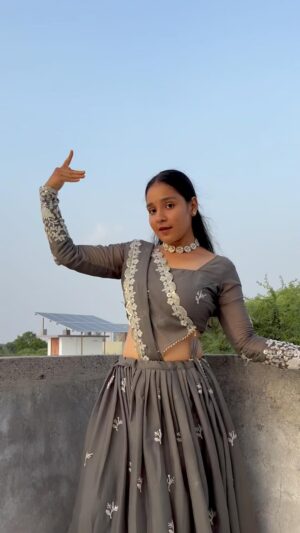 Heena Kumari Instagram - Shaky shakyā„ļø
@sanjurathod07 been obsessed with your song!
#reels #reelsinstagram #reelitfeelit #reelkarofeelkaro #reelsvideo #trending #viral #dancechallenge #dancersofinstagram