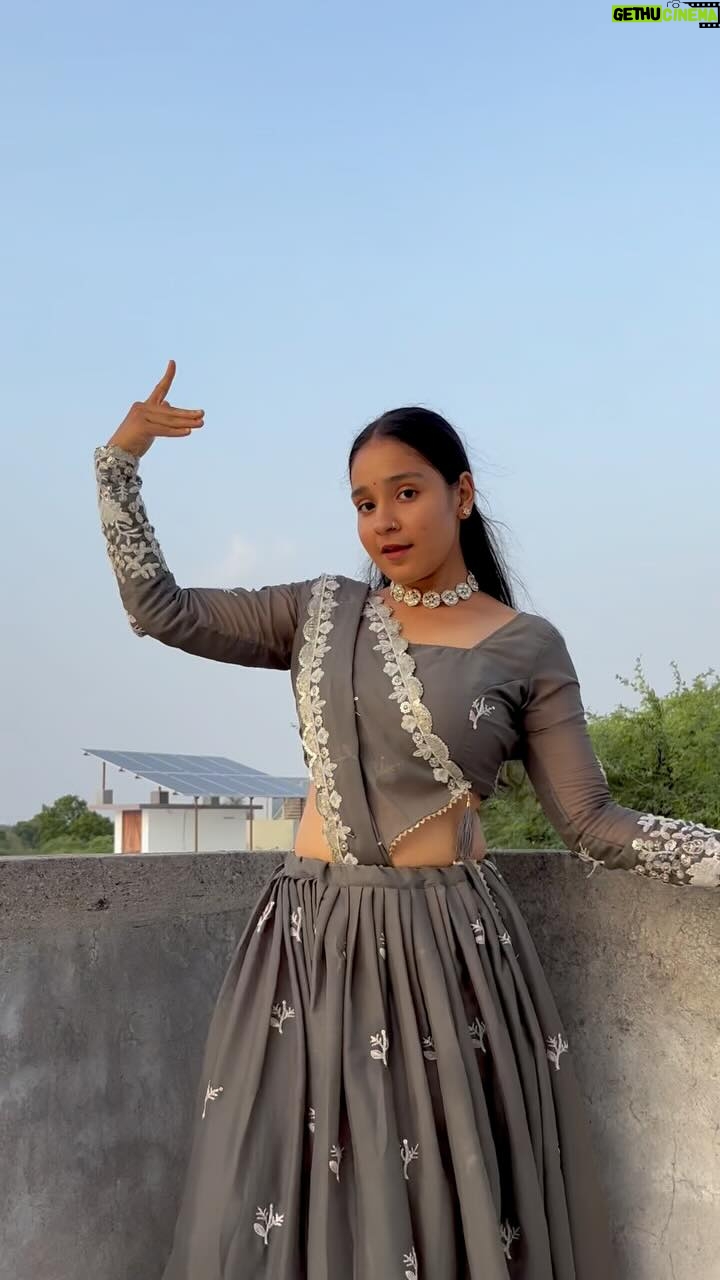 Heena Kumari - 1.3K Likes - Shaky shaky♥️

@sanjurathod07 been obsessed with your song! 

#reels #reelsinstagram #reelitfeelit #reelkarofeelkaro #reelsvideo #trending #viral #dancechallenge #dancersofinstagram