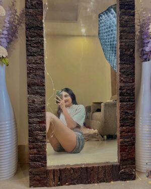 Heer Kaur Instagram - 🪞🪄🫧🪻✨