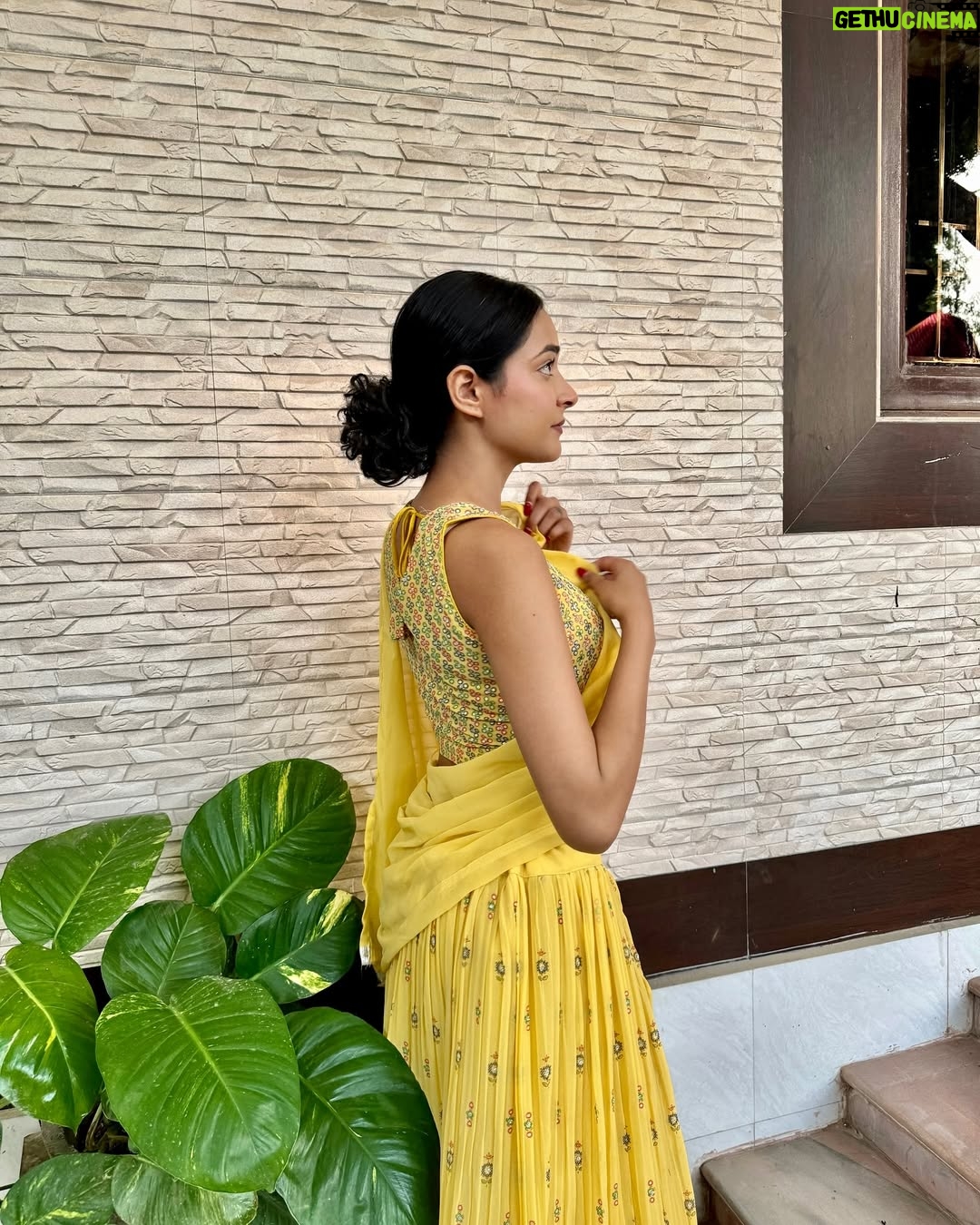 Heer Kaur - 1.5K Likes - Dssso lehnga pavan kehre rang daa👀💛??? #diwali
